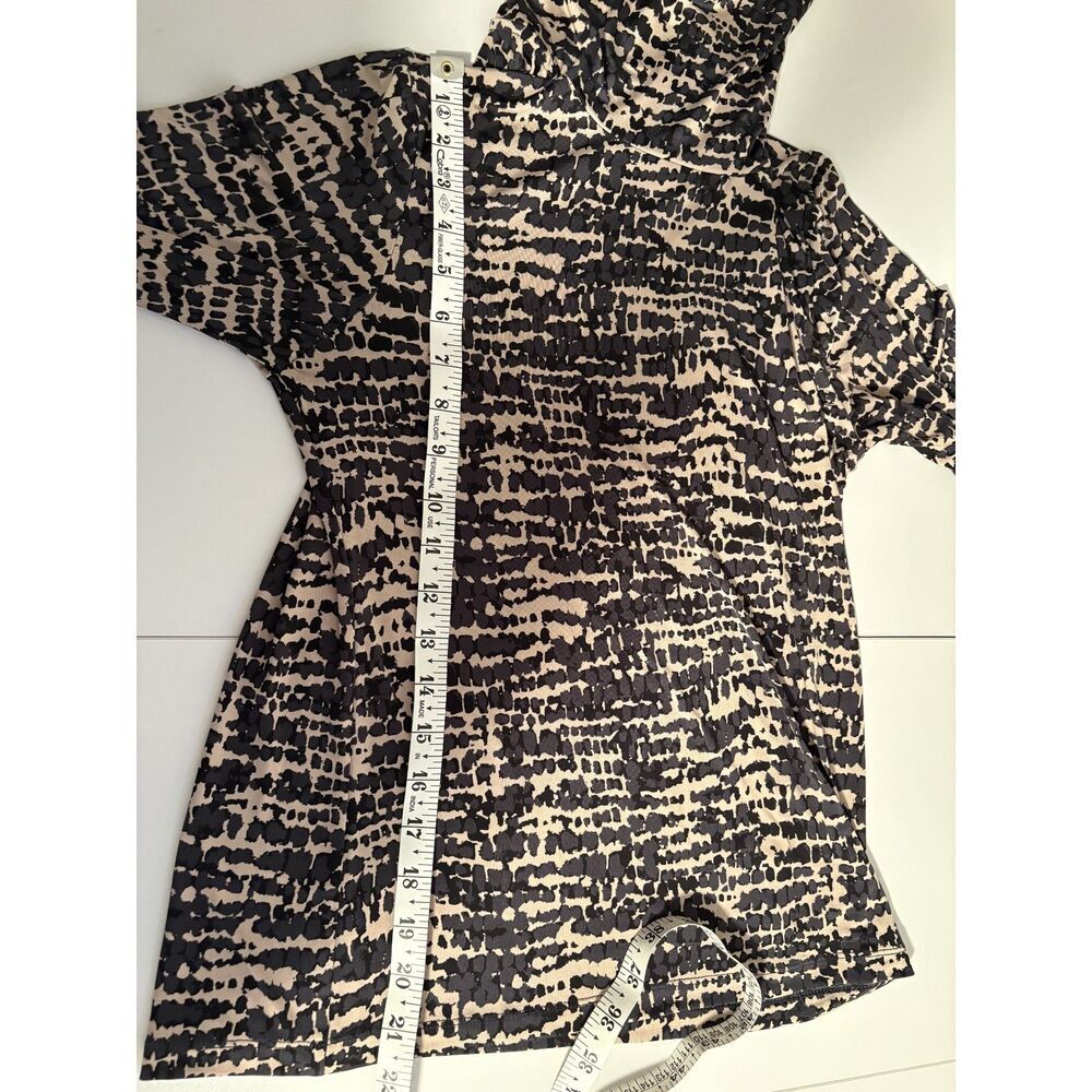 Evereve Turtleneck Top Black & Tan Long Sleeve Stretch Knit - Picture 3 of 4